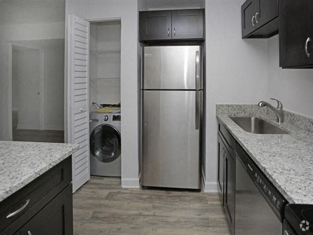 39th Ave Apartments Image 11