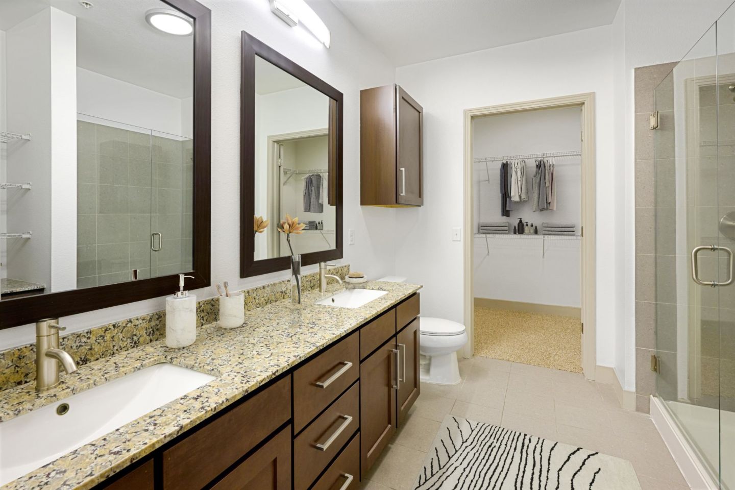 Helios Apartments Image 8