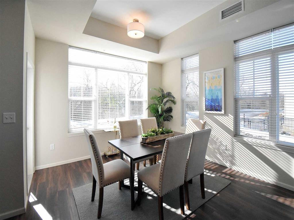 Oaks of Shorewood Apartments - 55+ Active Adult Apartment Homes Image 8