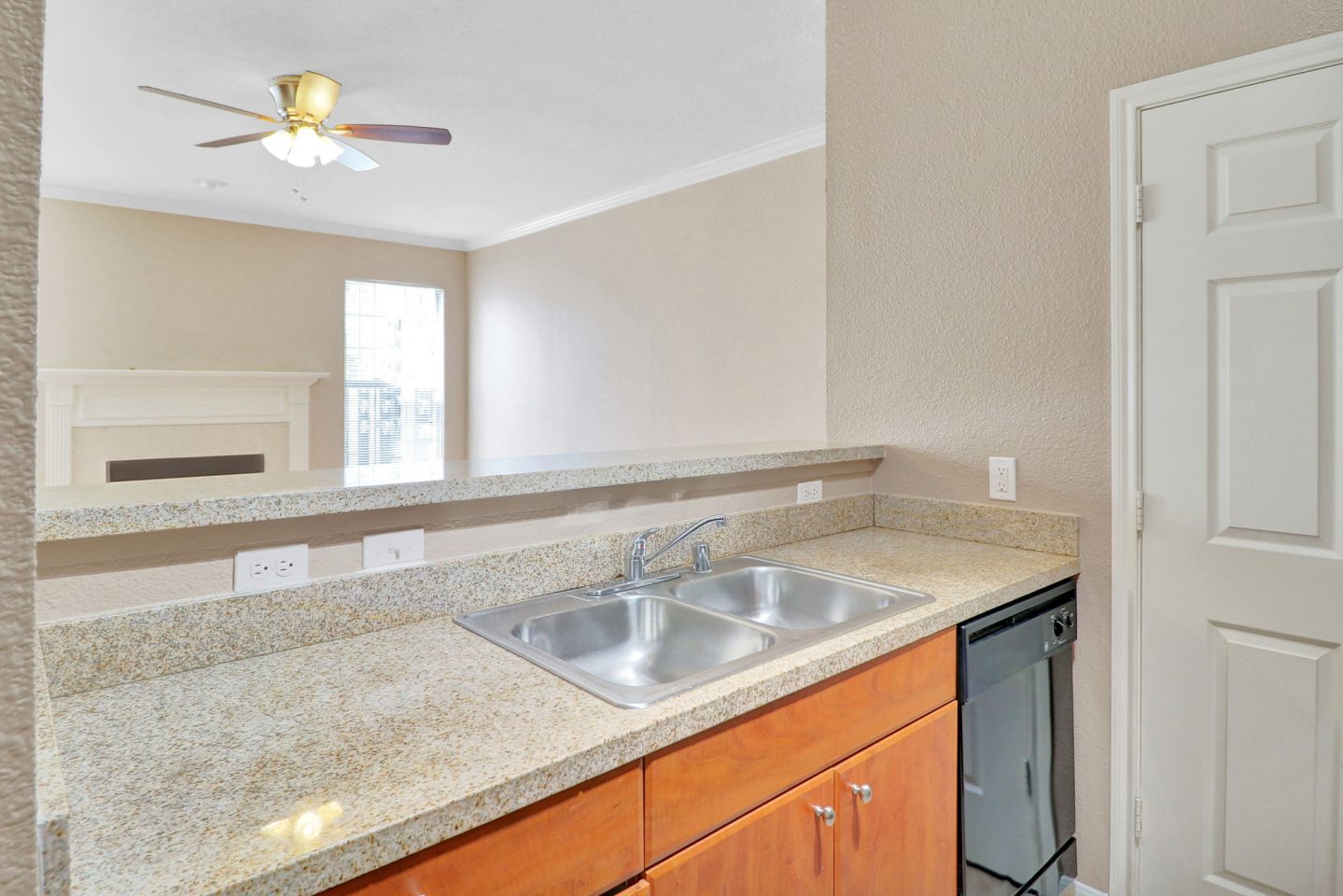 Stone Manor Image 31