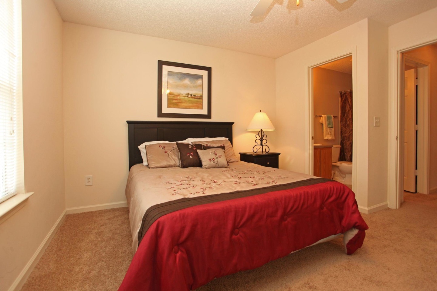 Fox Run Luxury Apartments Image 4
