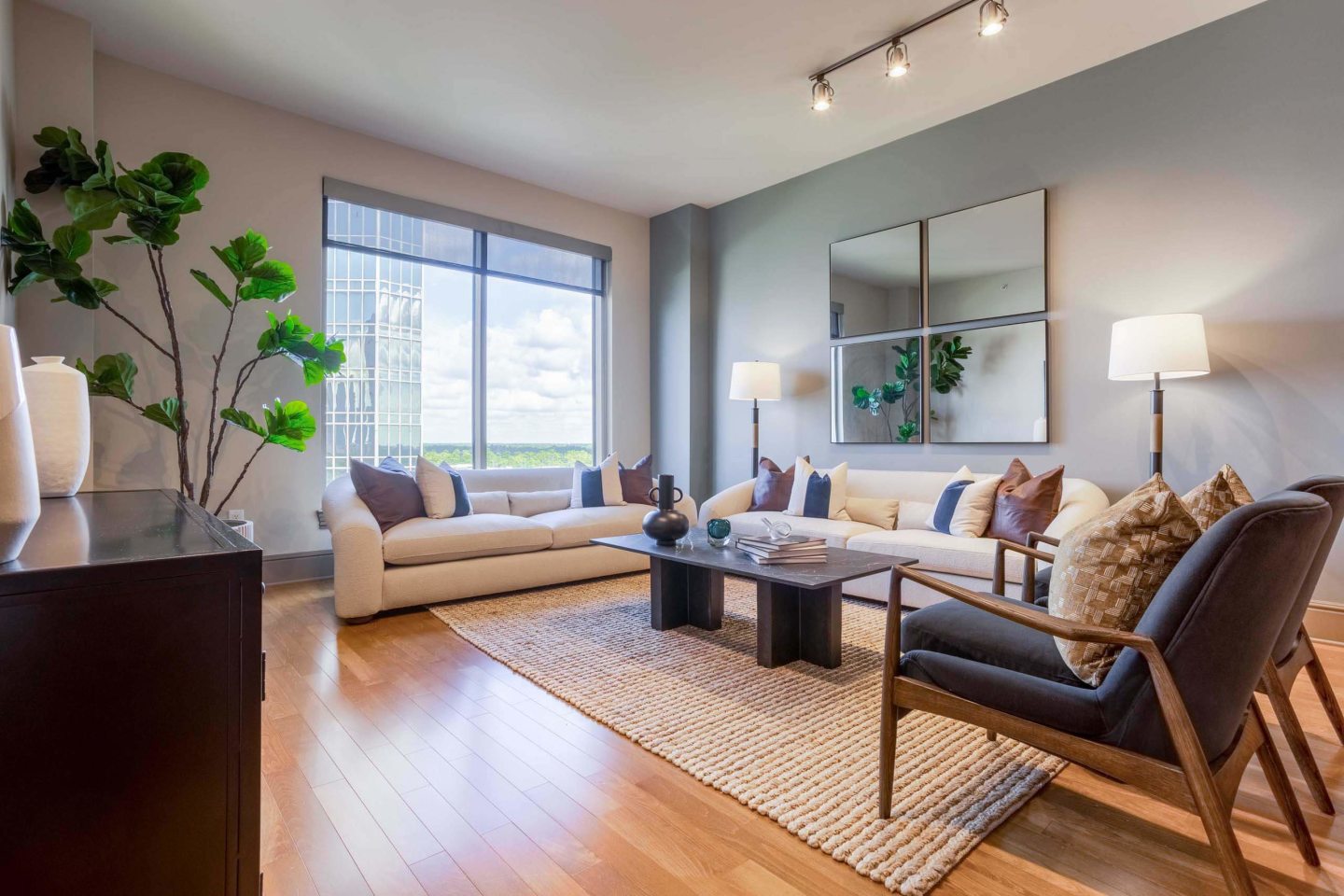 7 Riverway Image 22