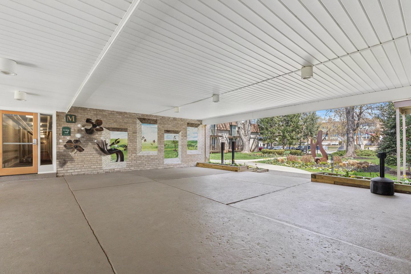 450 Green Apartments Image 18