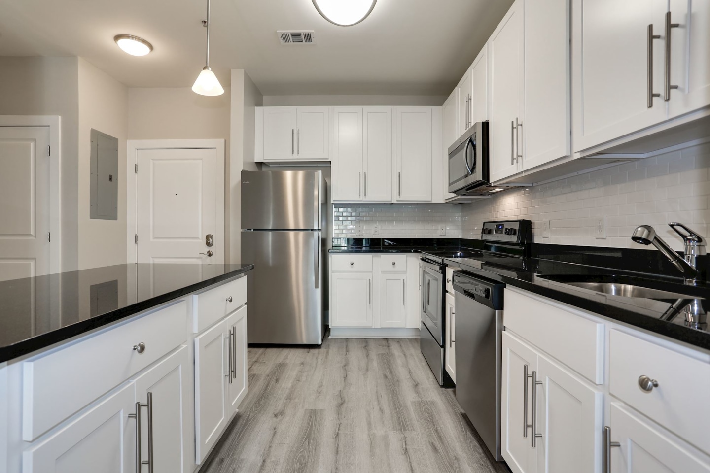 800 Carlyle Image 45