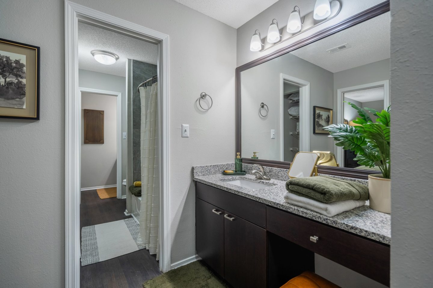 Clairmont Reserve Apartment Homes Image 11