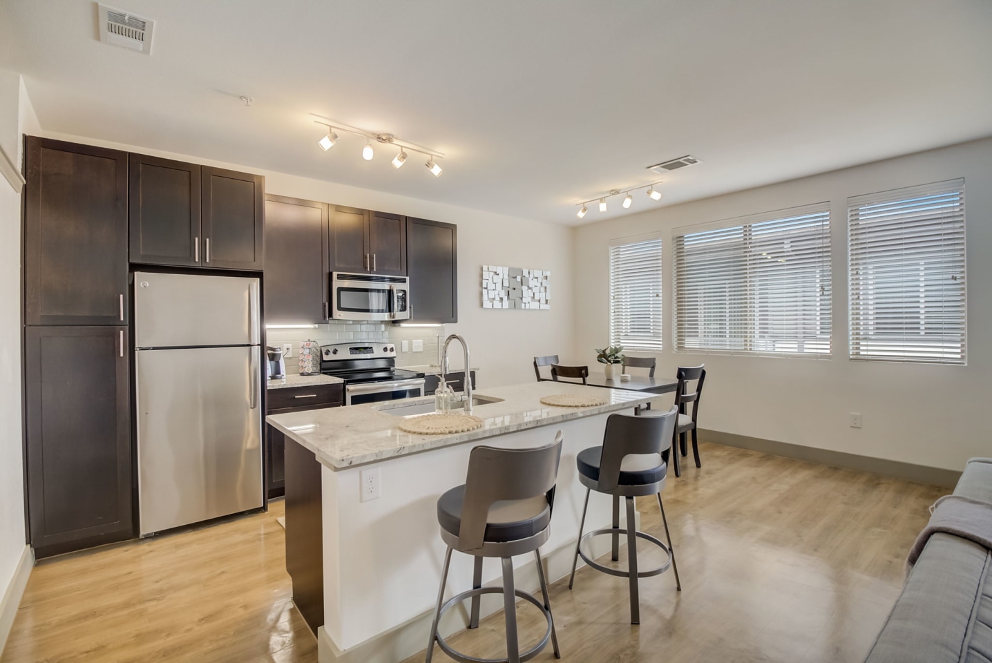 Loft + Row Image 17