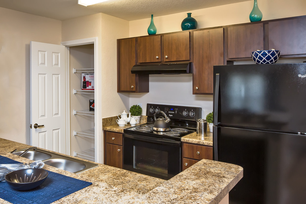 Oakwood Apartment Homes Image 5