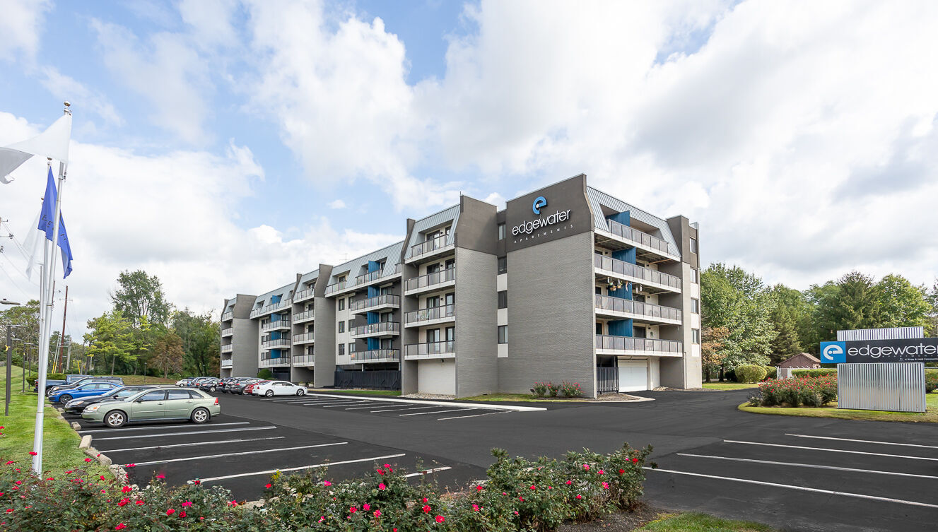Edgewater Apartments Image 33