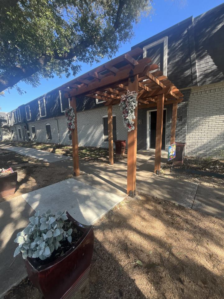 Ridgmar Oaks Apartments Image 3