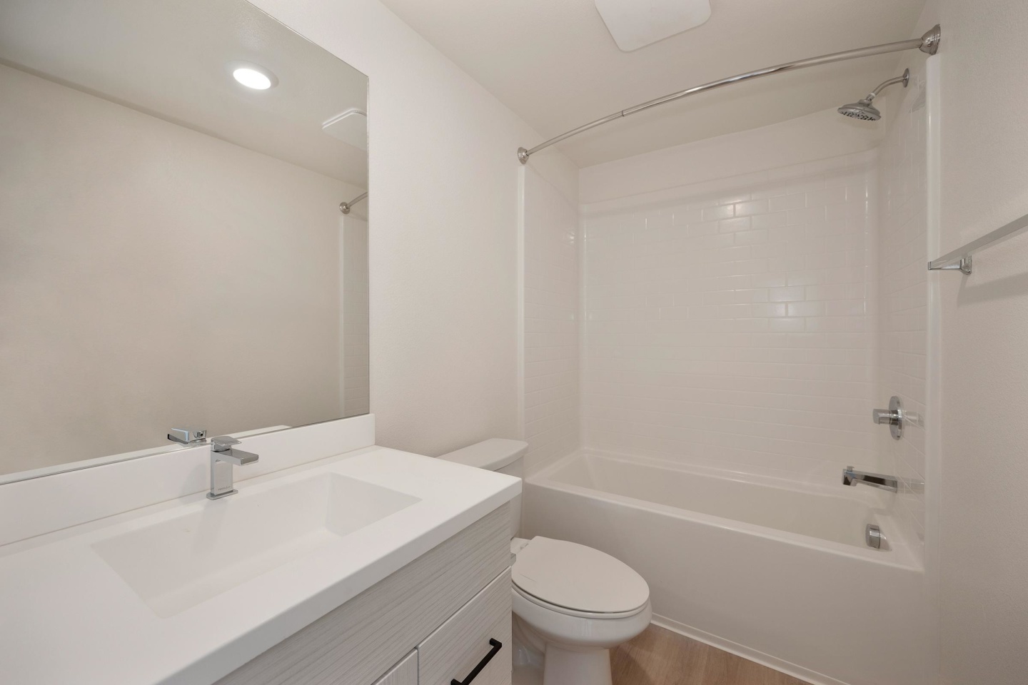 The Commodore Apartments Image 31