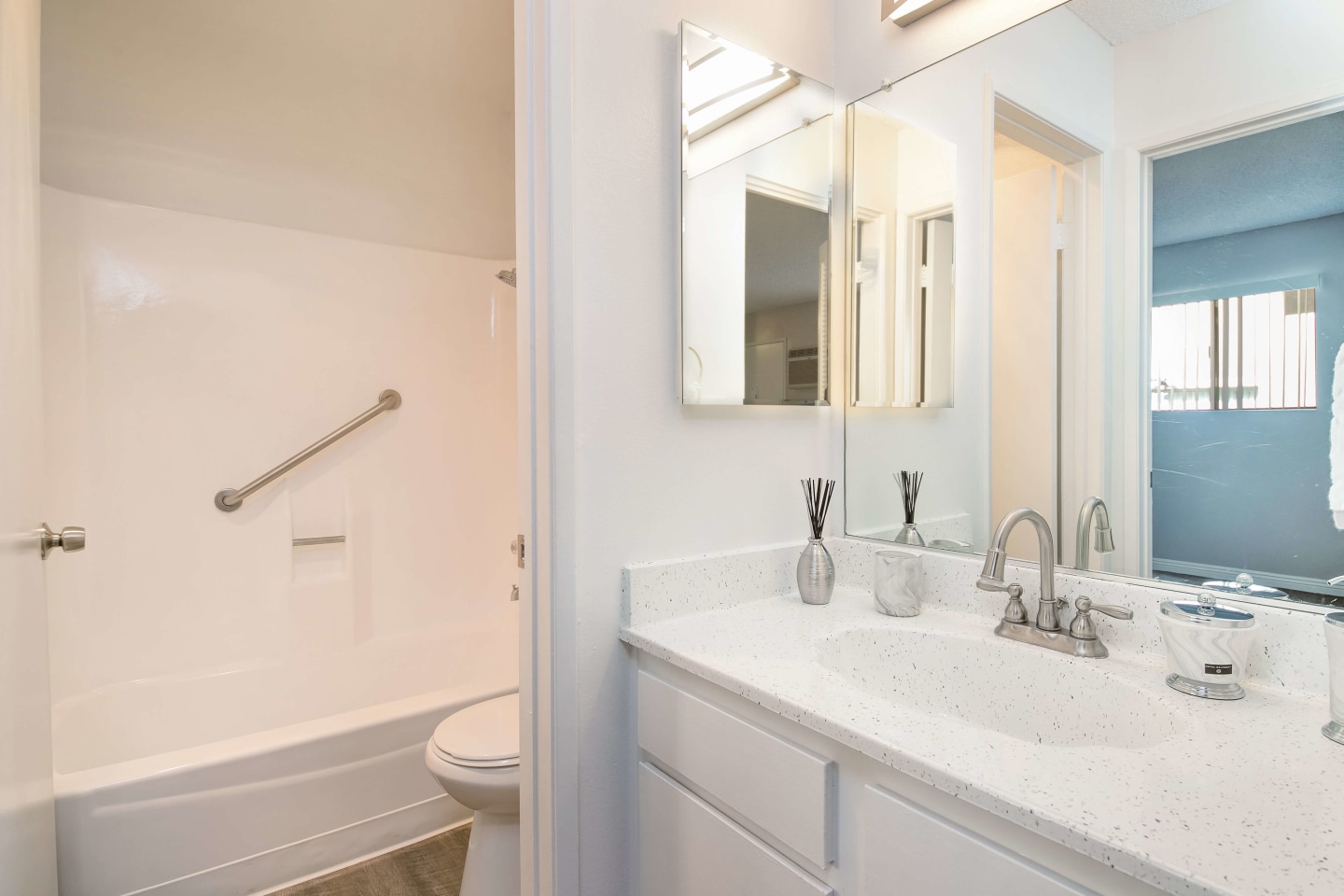 Racquet Club Apartments Image 14