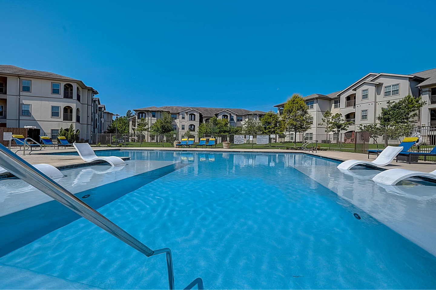 Capri Villas at the Lake Image 14