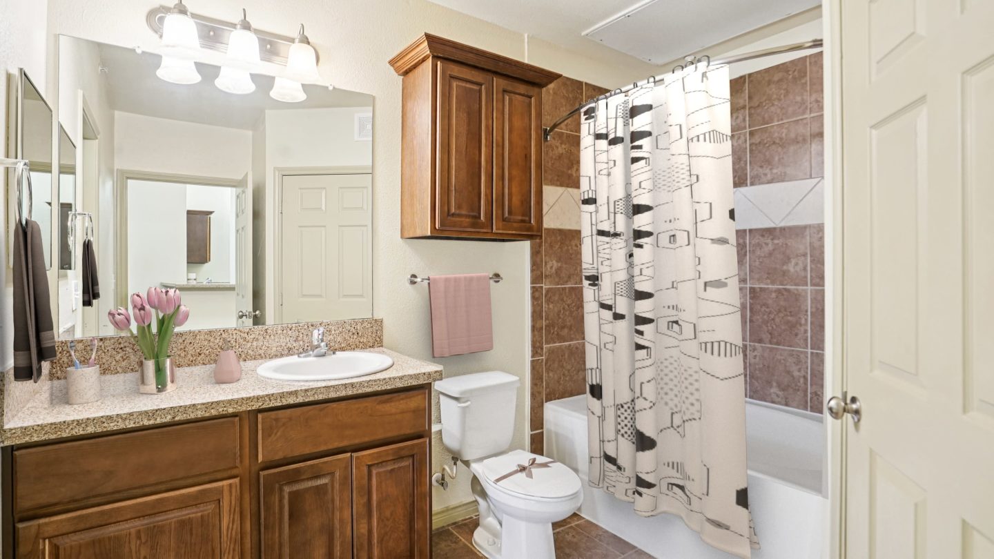 Crest Manor Image 3