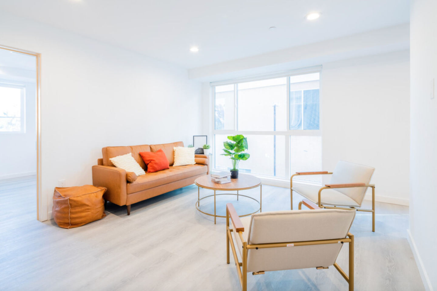 1815 W Adams Boulevard - Co-Living Image 4