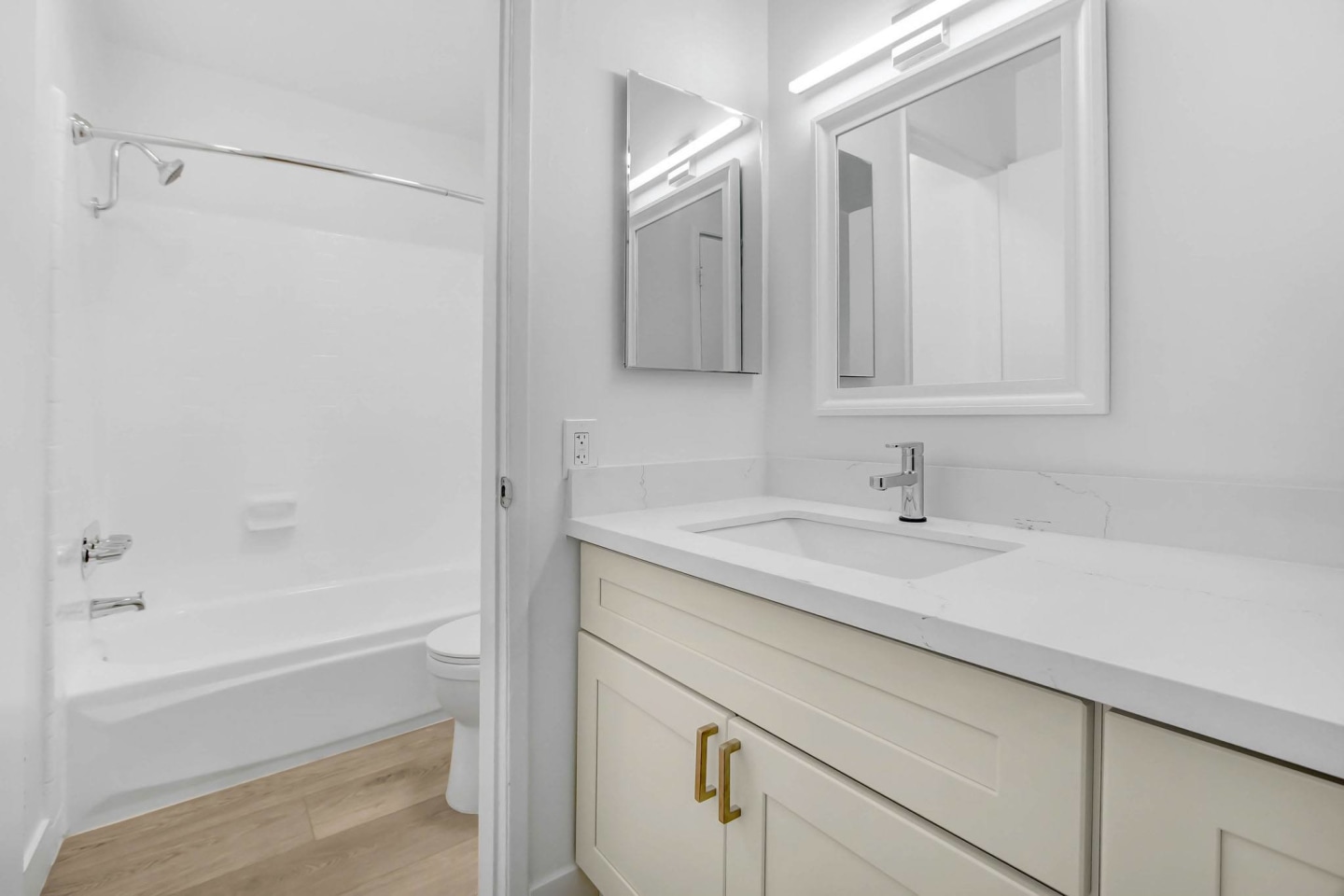 Hollywood Hills Apartments Image 22