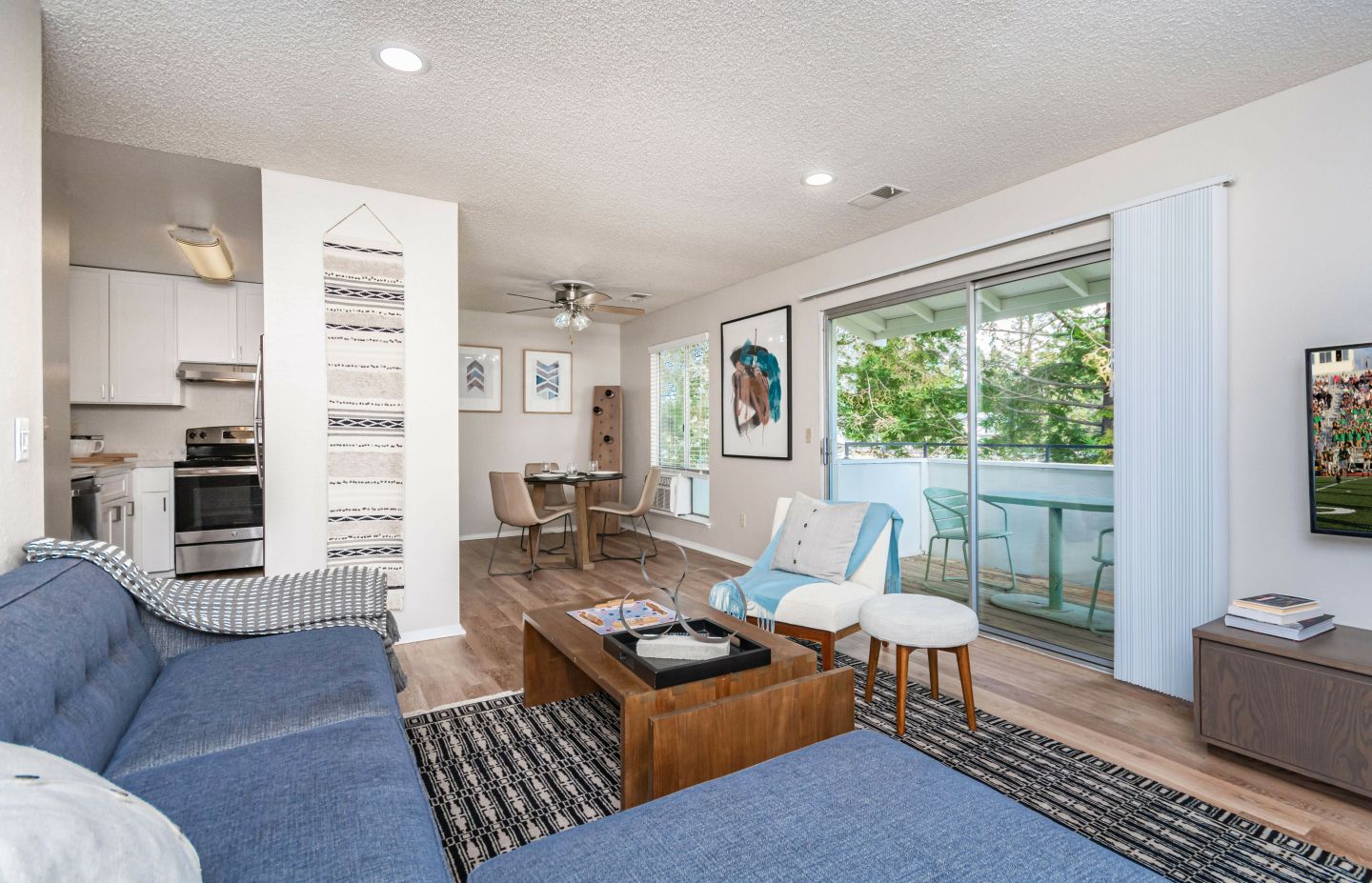The Grove Luxury Apartments Image 9