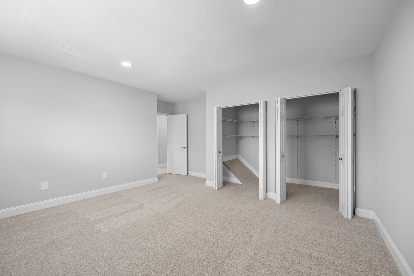Gainsborough Court, Churchill Mews, and Copperfield Square Apartments & Townhomes Image 15