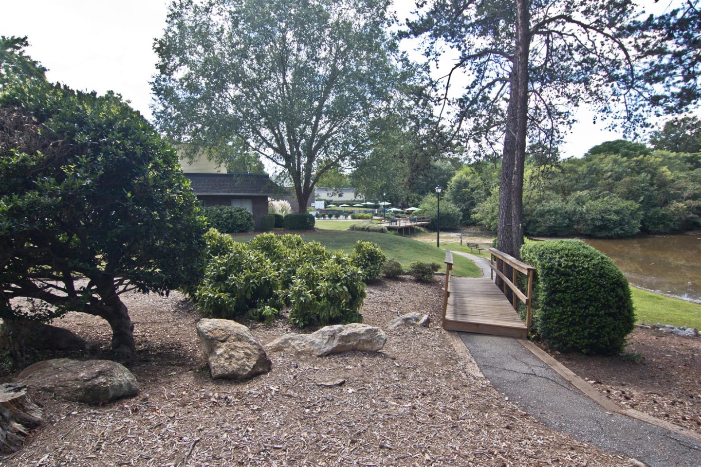 Lakecrest Apartments Image 4