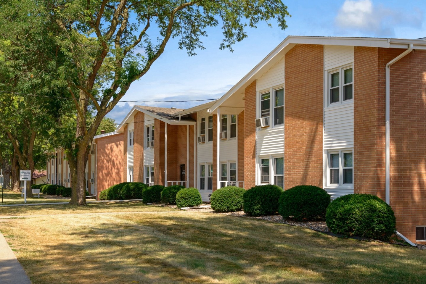 Plaza Manor Image 2