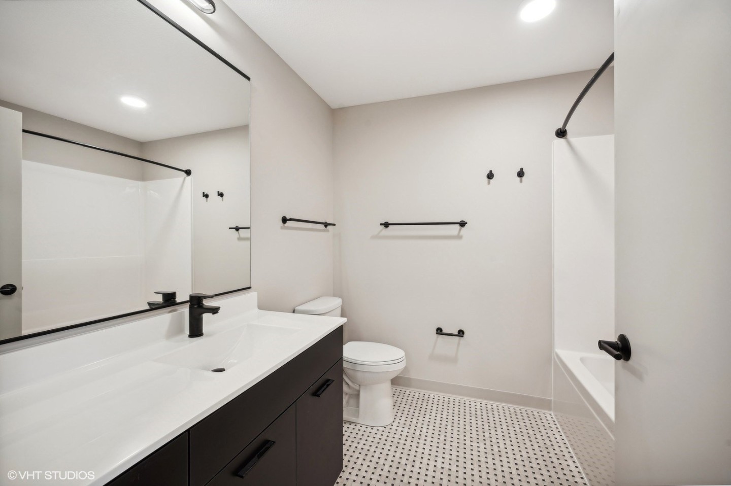 Harbourline Apartments Image 24