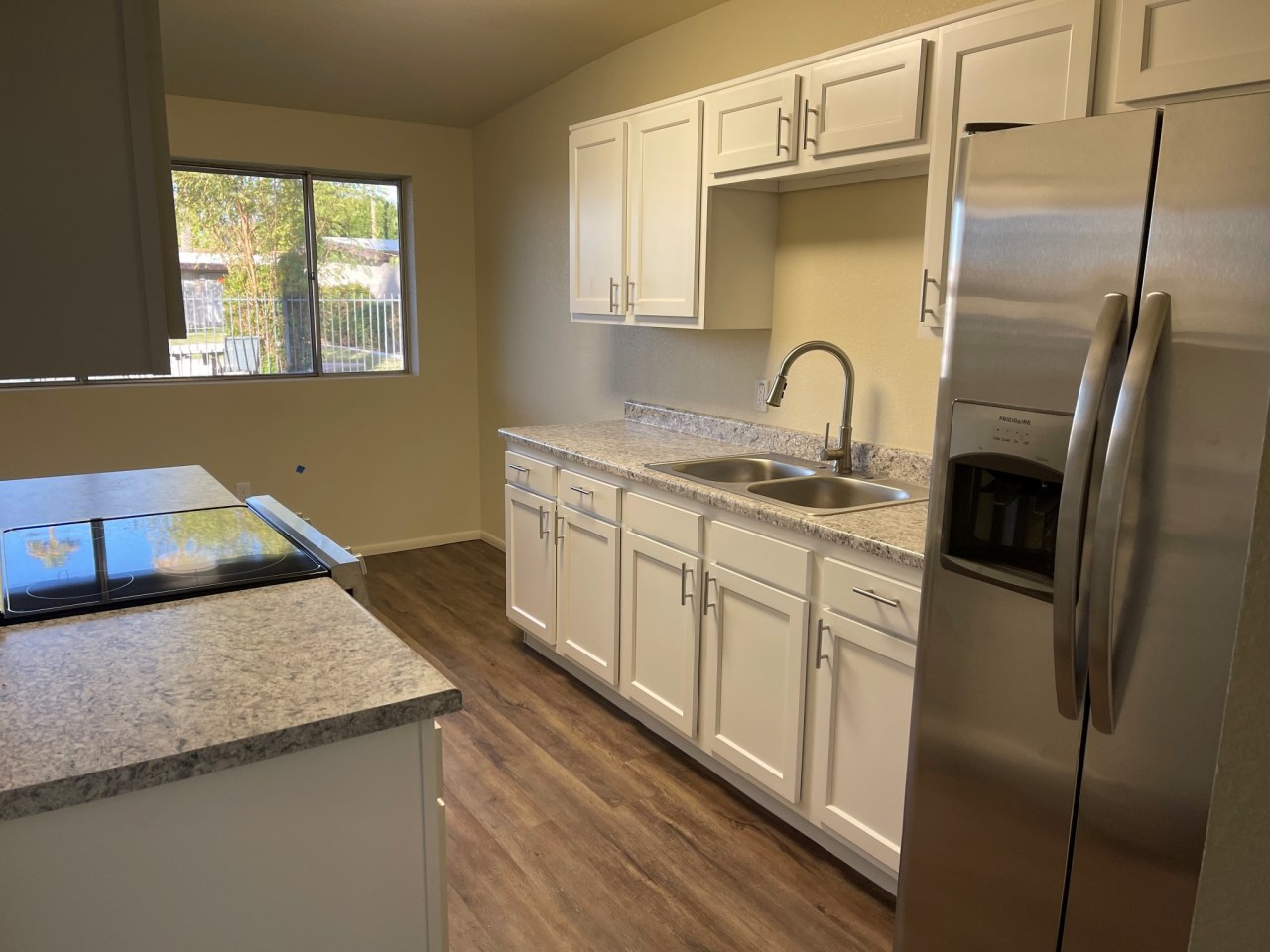 Tropicana Apartments Image 4