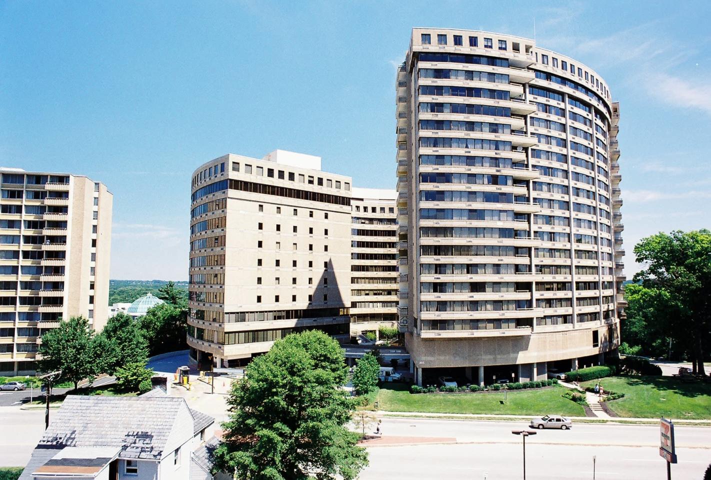 Hampton Plaza Image 4
