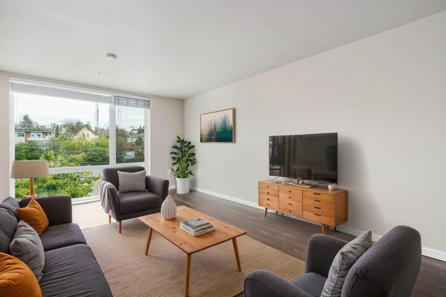 1711 Apartments Image 11