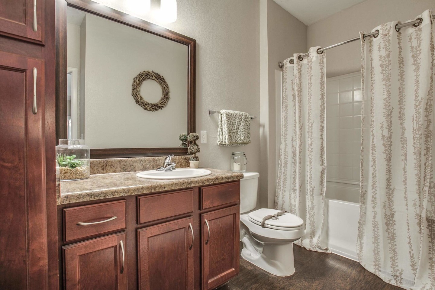 Overlook at Stone Oak Park Apartments Image 12