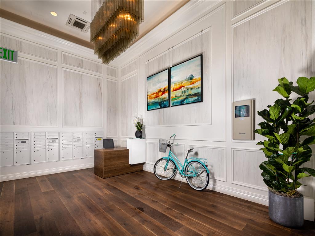 2300 Wilshire Image 2