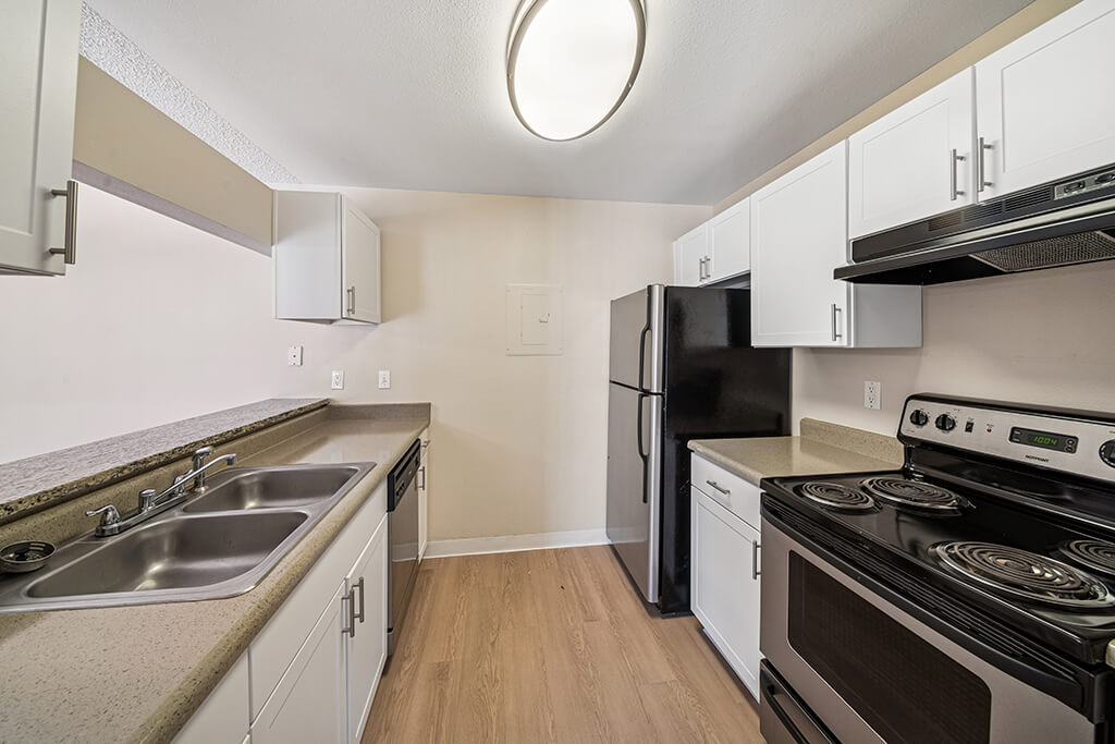 Rock Peak on Sunset Apartments Image 1