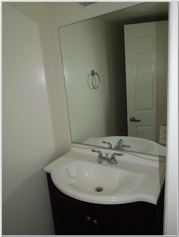 563 N Kenmore Ave Image 2