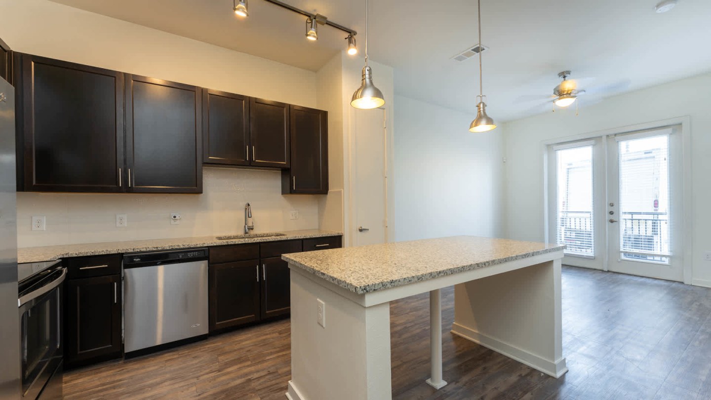 Crest at Park Central Apartments Image 10