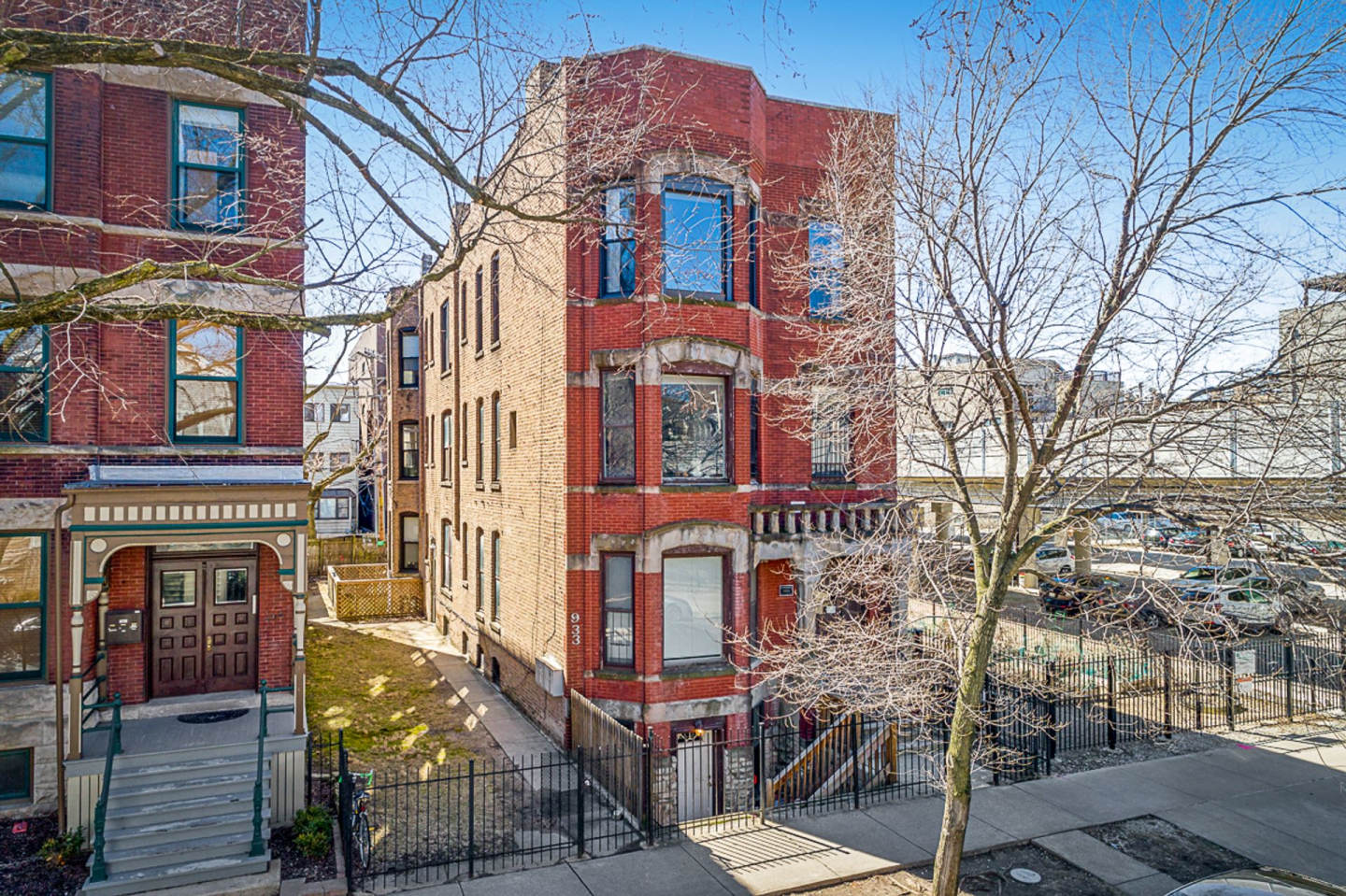 933 W Fletcher Image 1