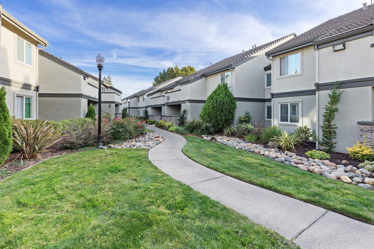 Foothills Tennis Village Apartments Image 6