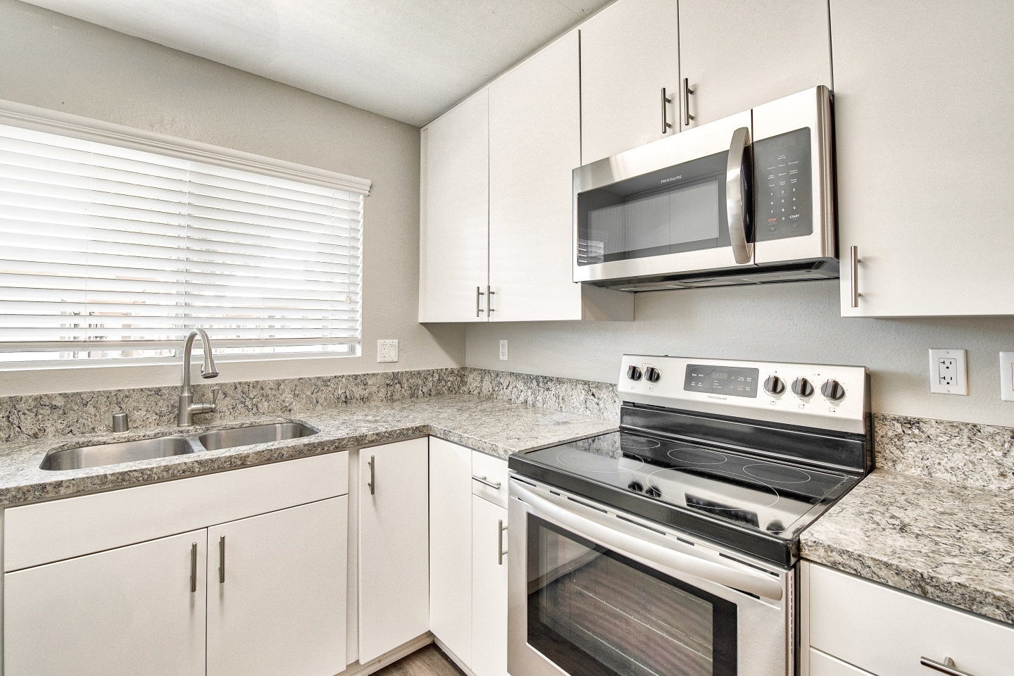 Monterey Apartments Image 9