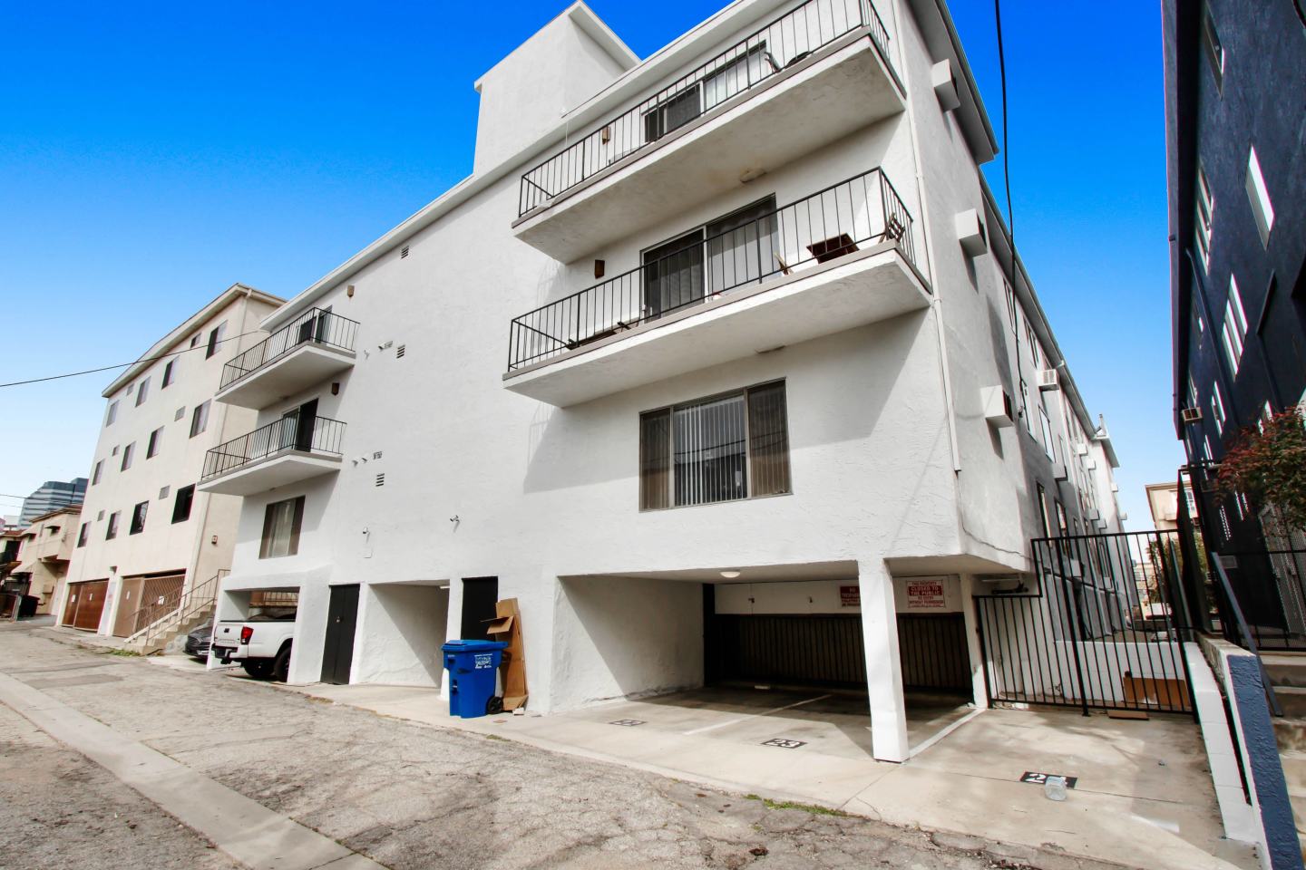 1525 Amherst Ave. Image 11