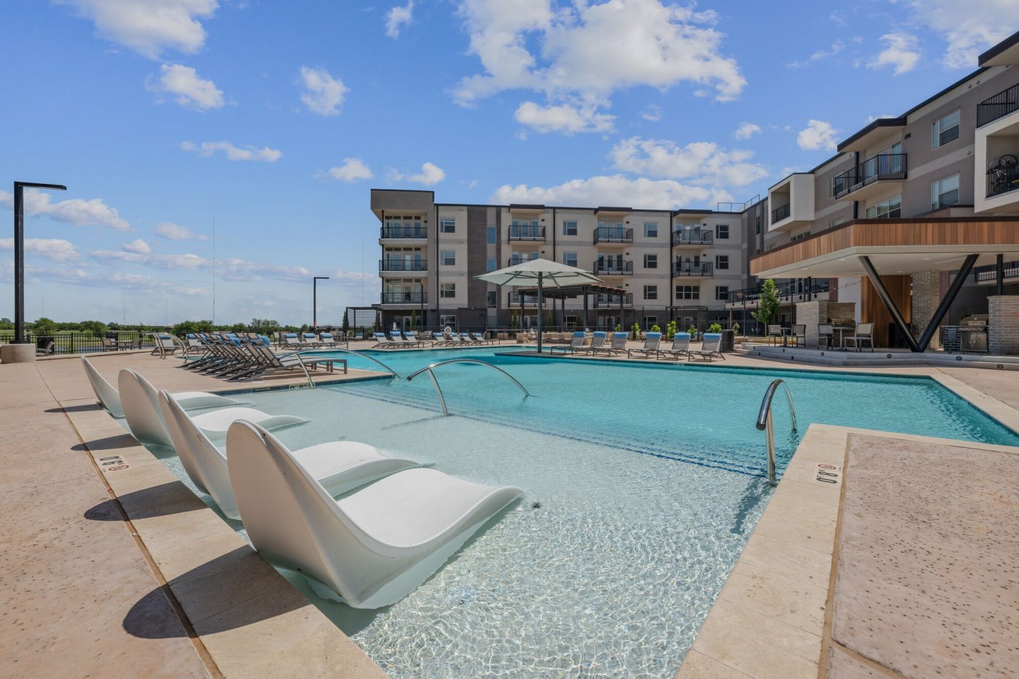 BroadVue Apartments Image 17