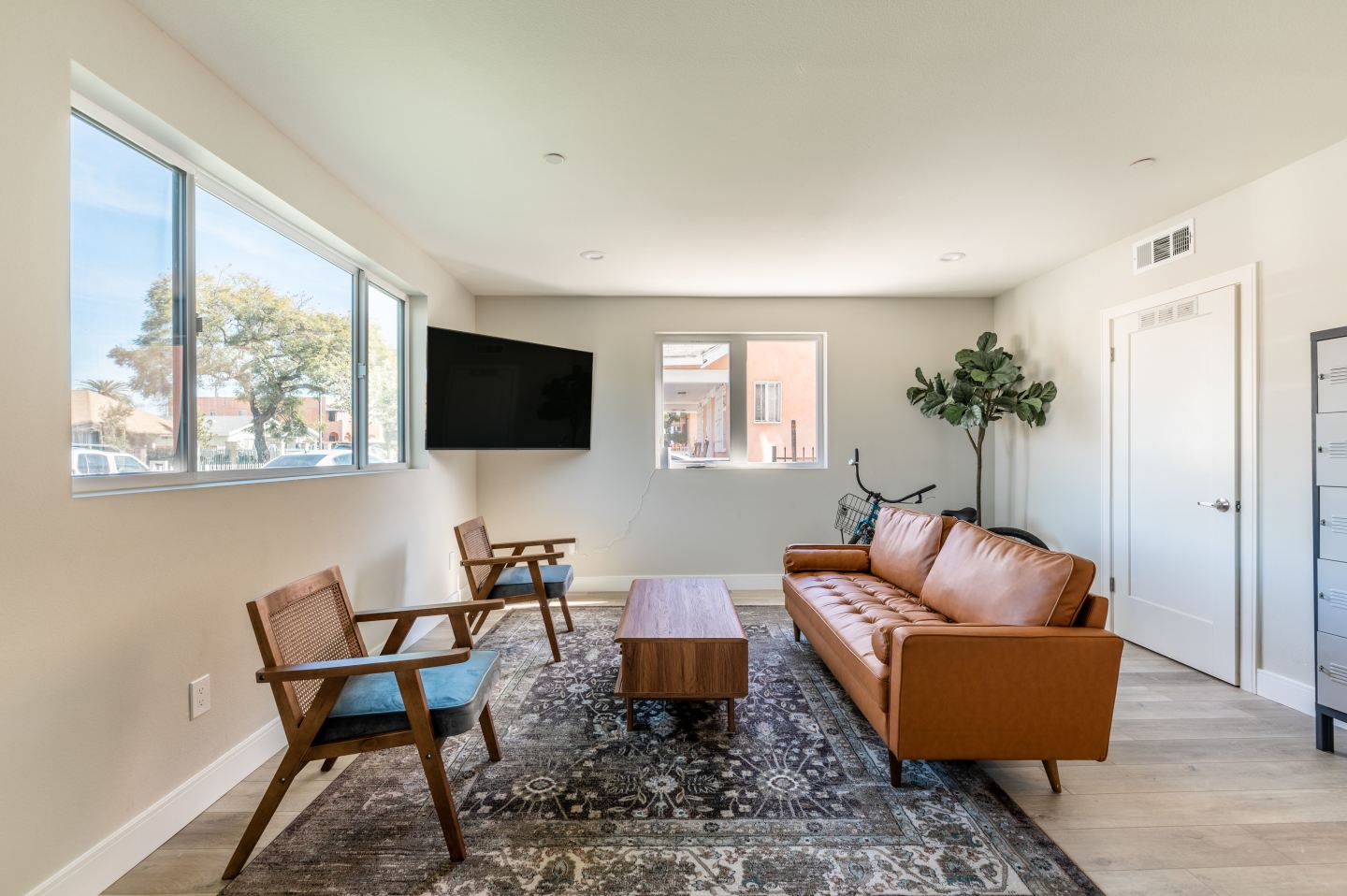 1458 37th Place - Co-Living Image 1