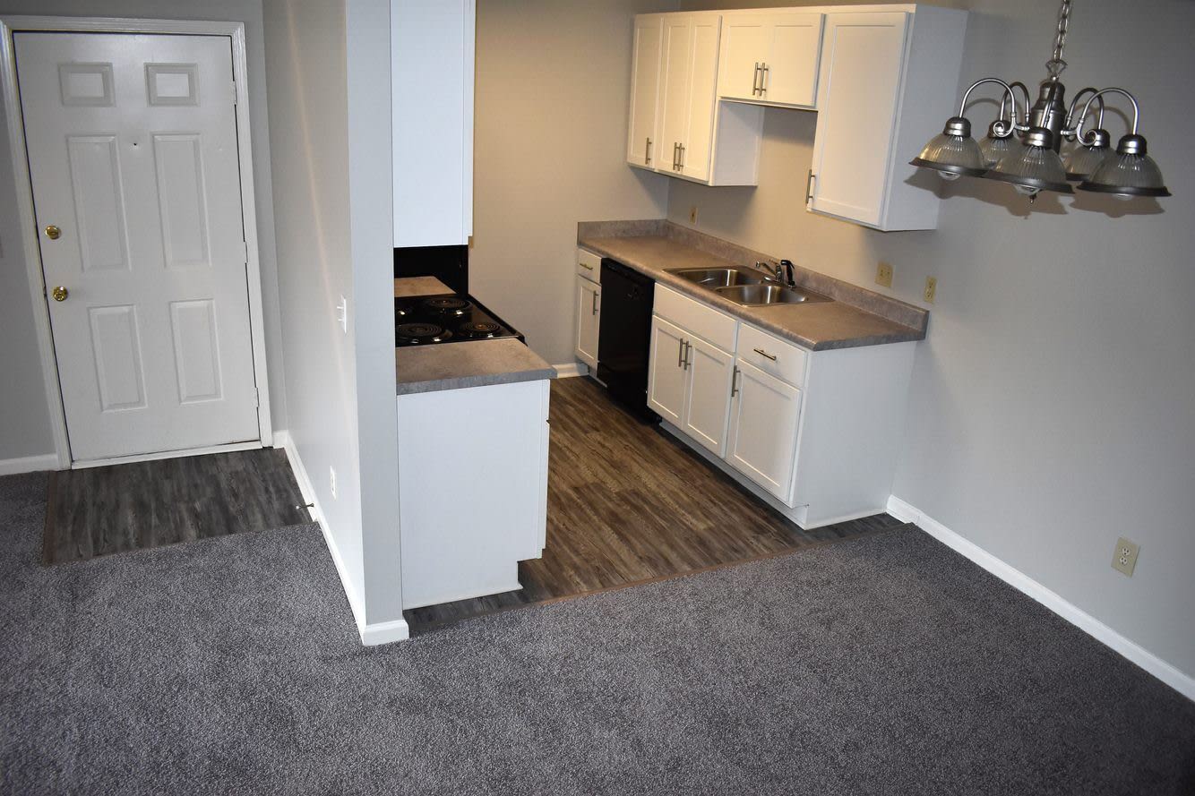 2800 McFarland Apartment Homes Image 6