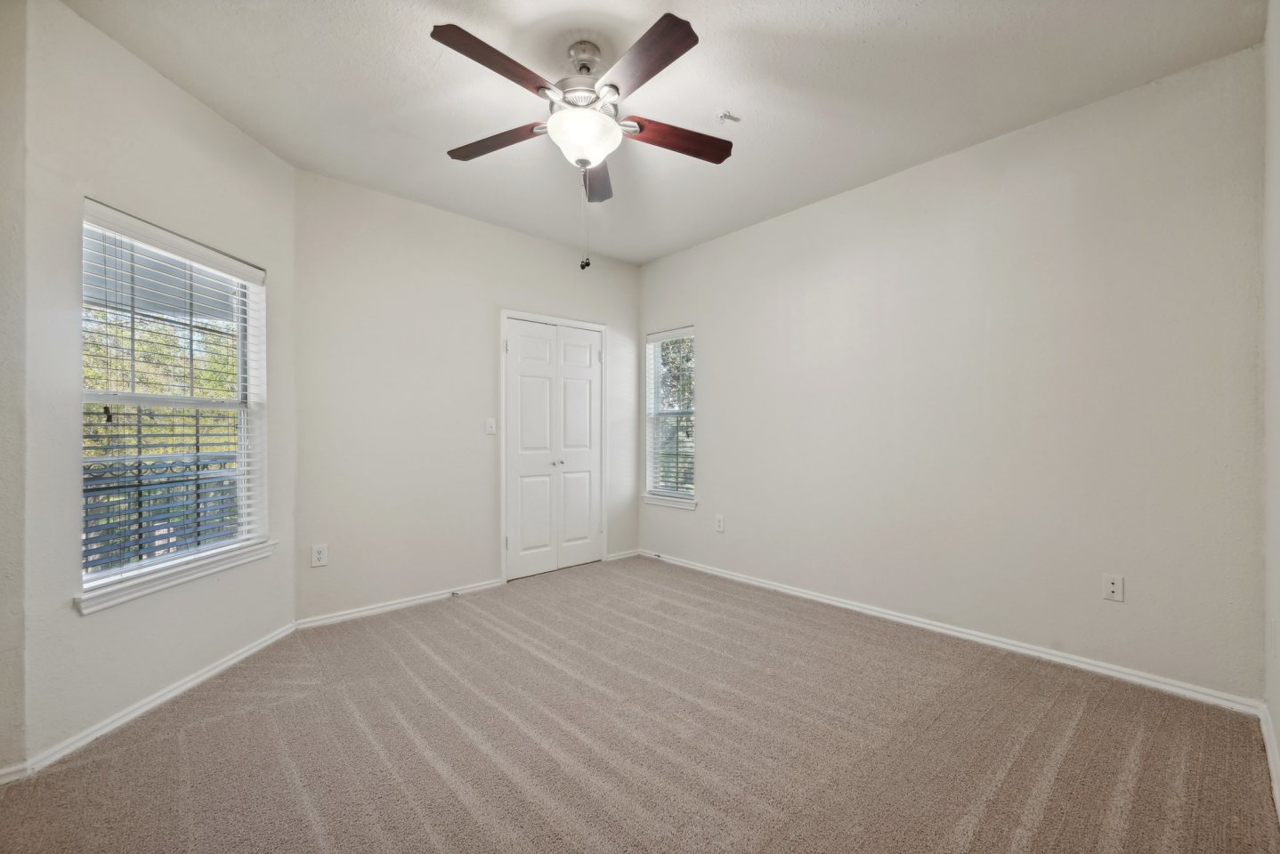 Colonnade at Willow Bend Image 31