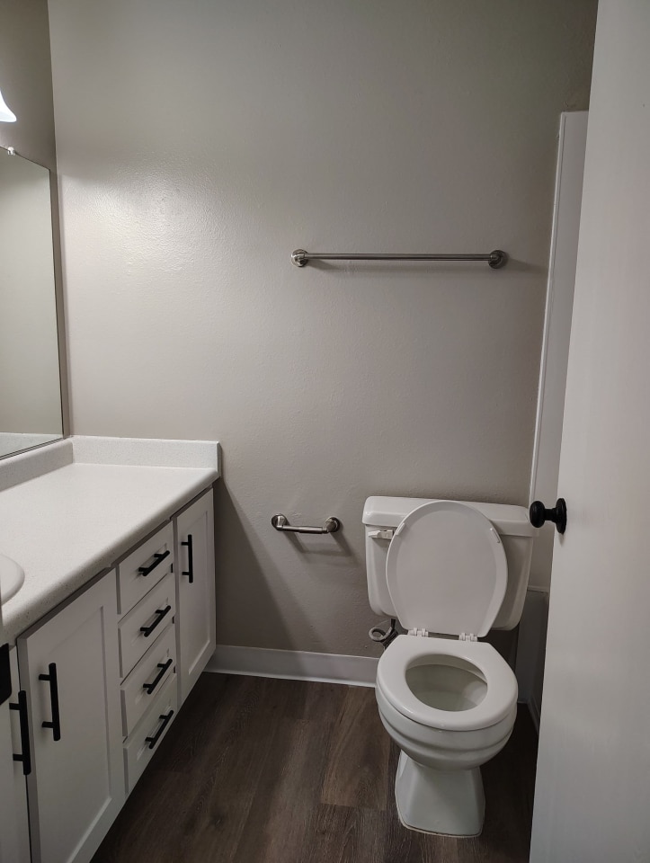 Edgewater Apartments Image 38