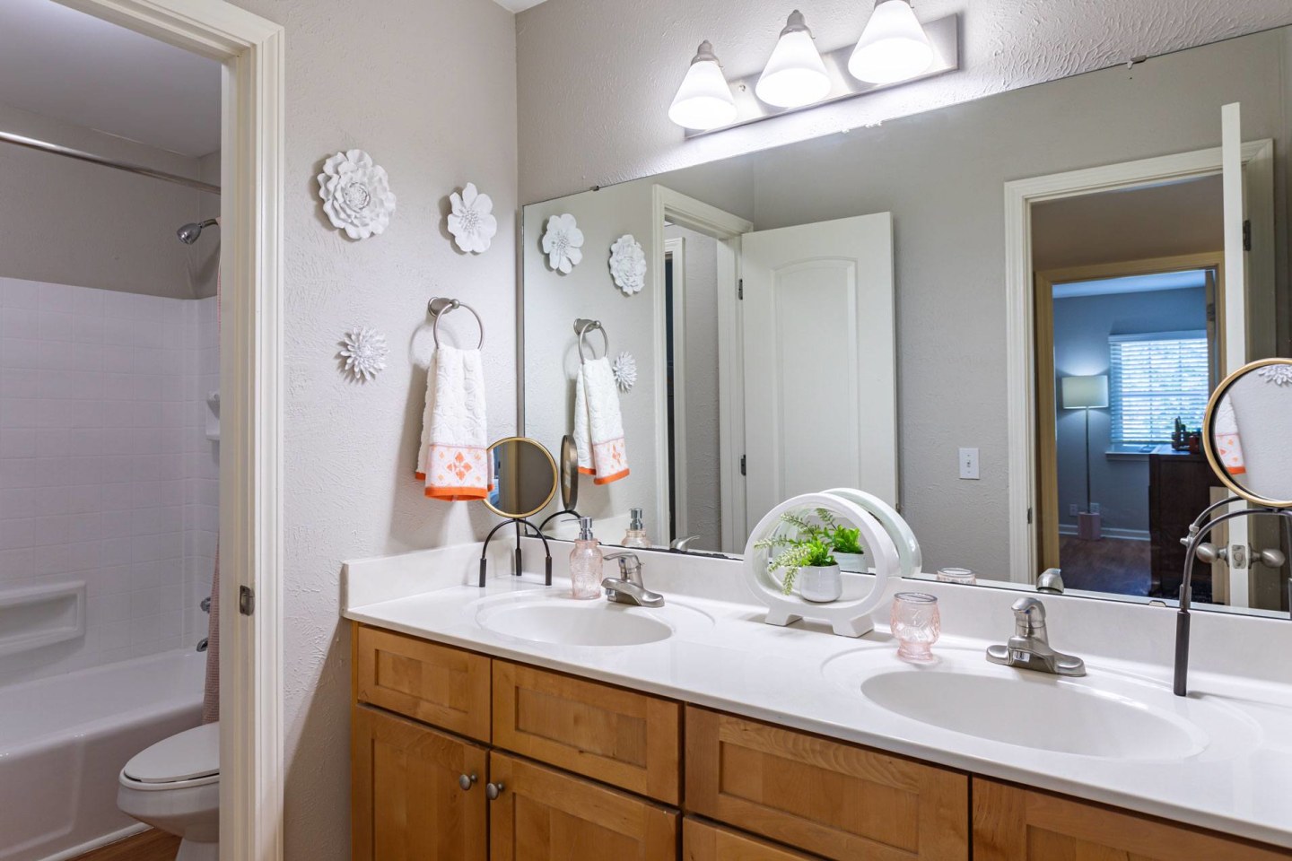 865 Bellevue Image 9