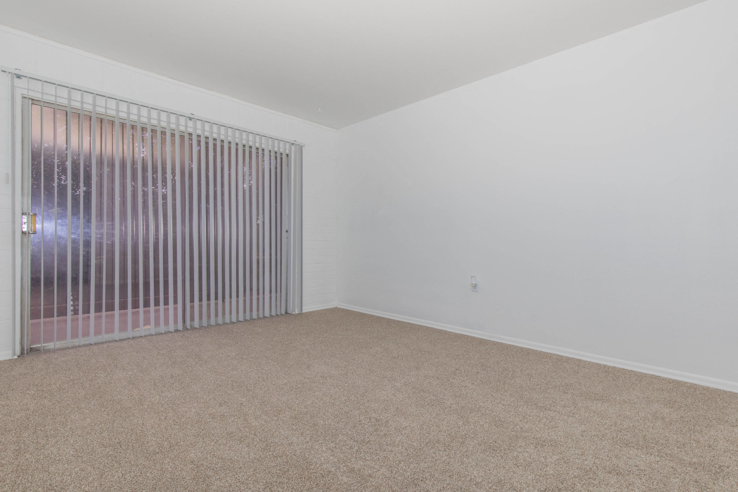 Country Club Apartments Image 9