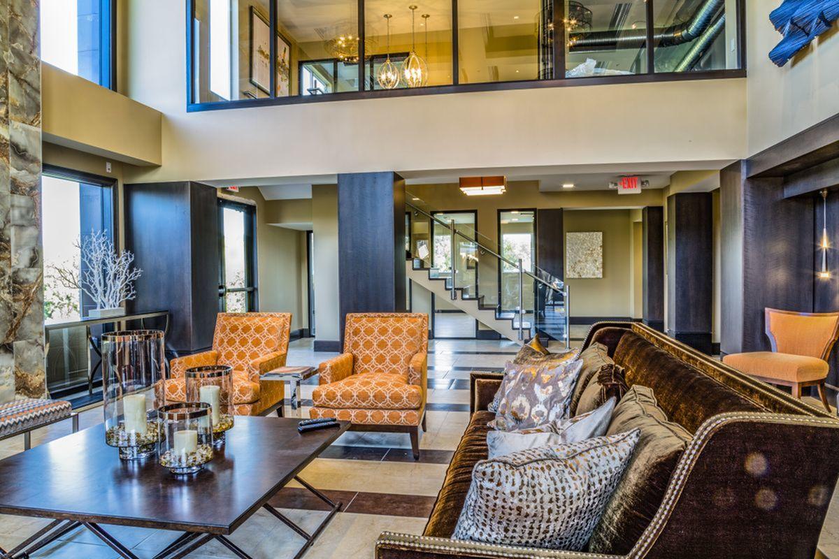 Alinea Town and Country Image 46
