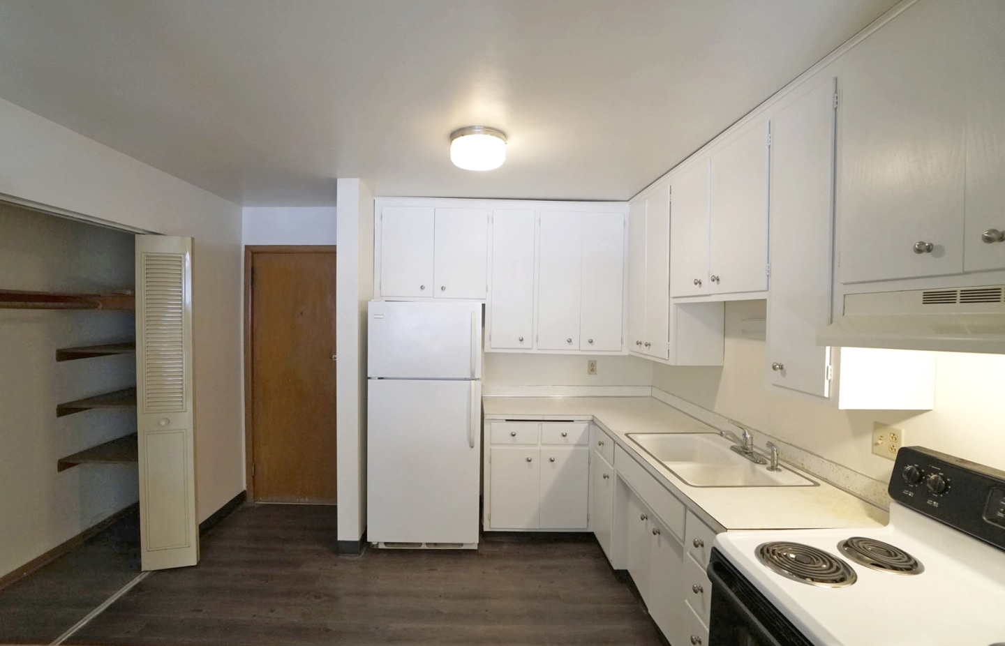 English Conway Place Image 10
