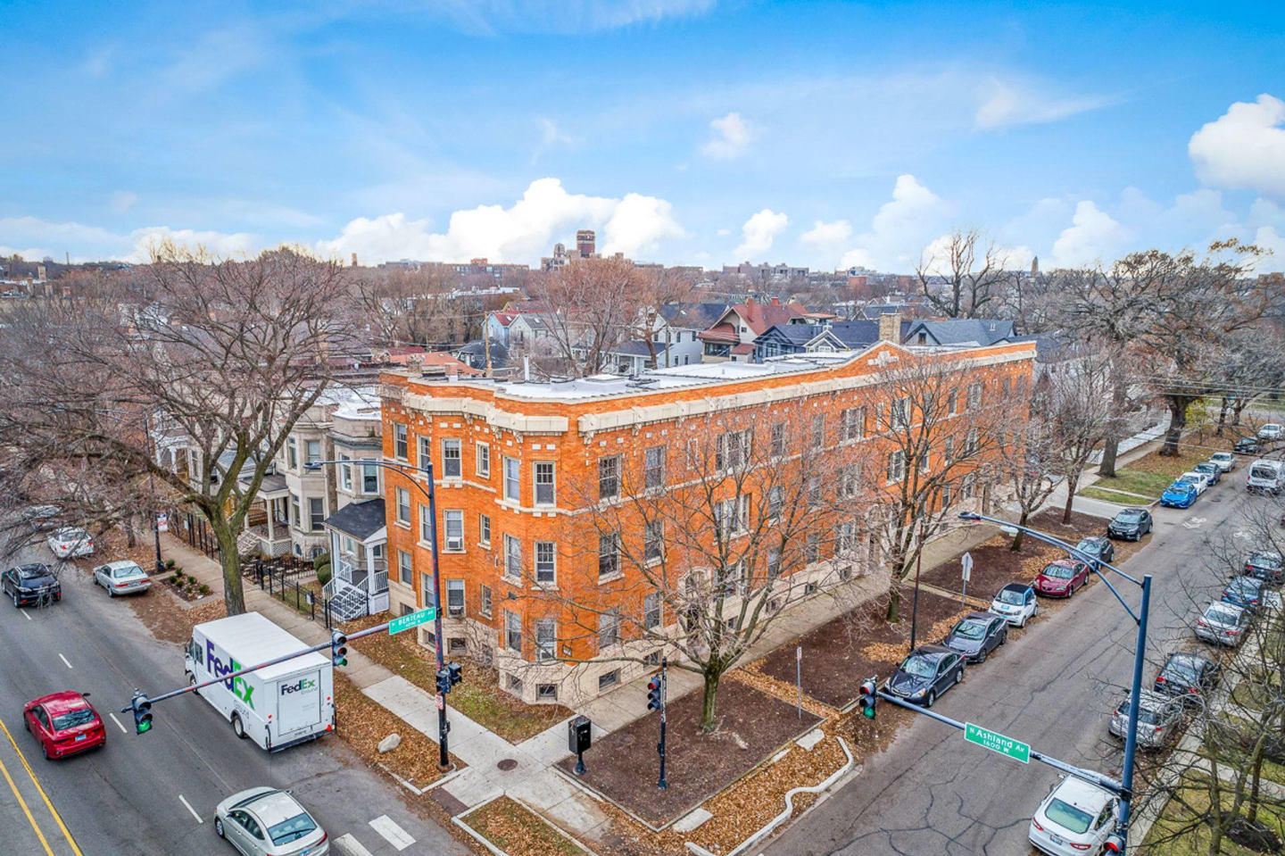 1601-15 W Berteau Image 2