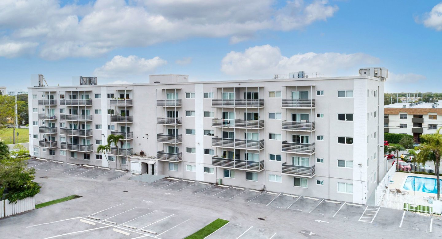Miami Shores Luxury Apartments Image 9