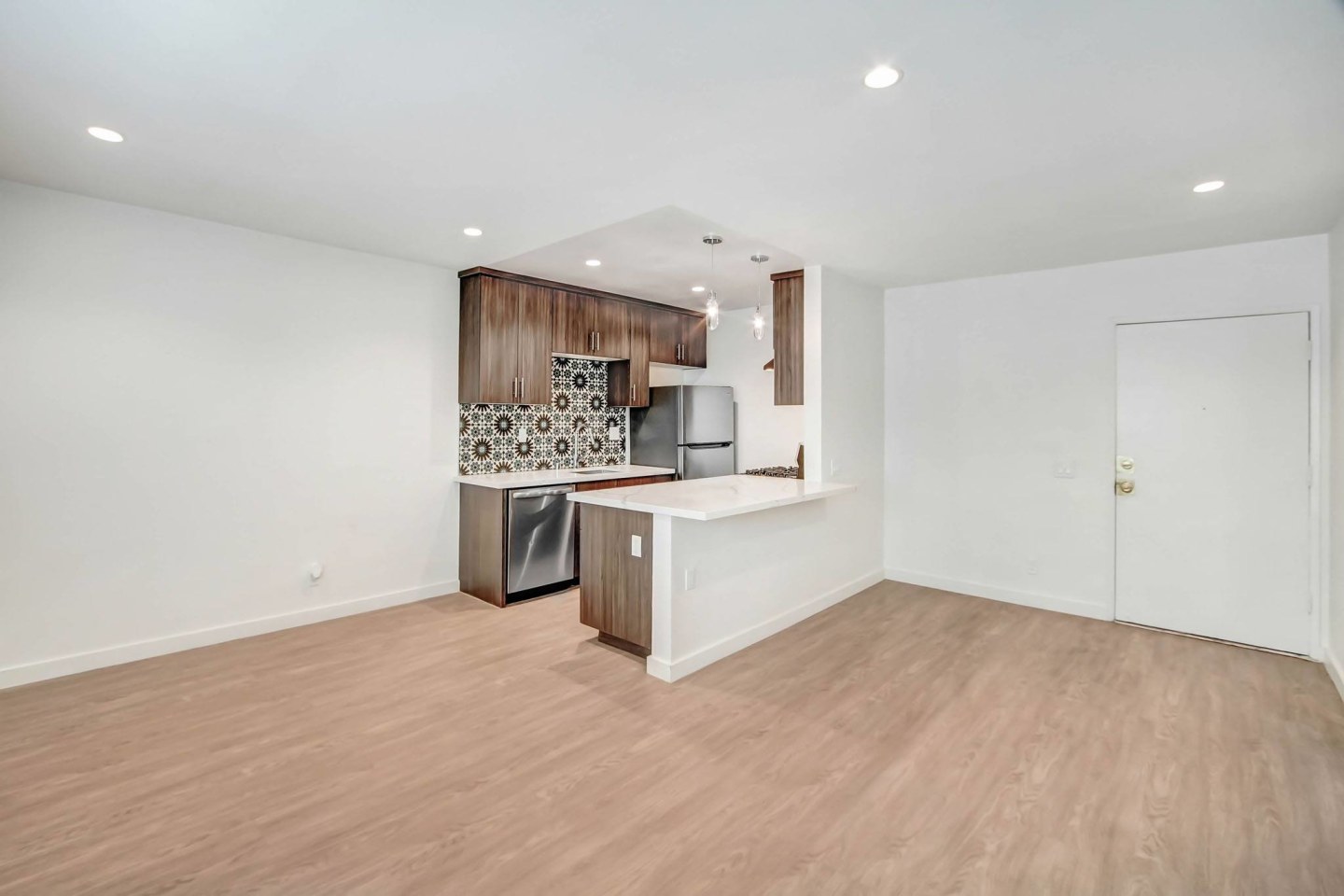 Hollywood Hills Apartments Image 2