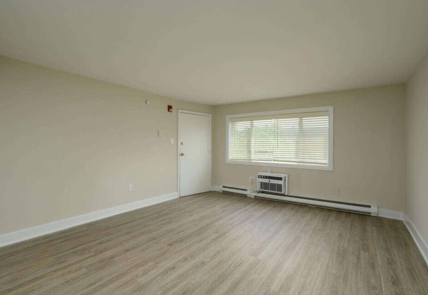 North Lane Apartments Image 8