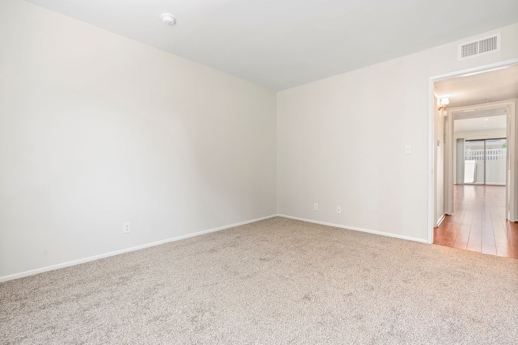 Chatsworth Plaza Image 18